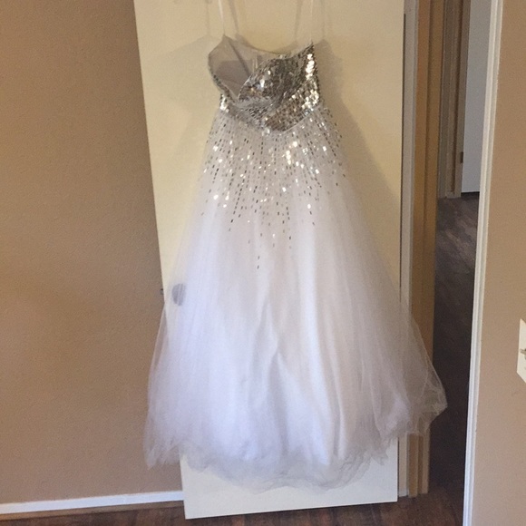 White strapless dress with sequins bust - Picture 3 of 7